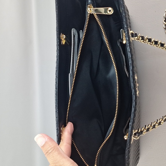 Henri Bendel No 7 Black Leather Tote Bag Quilted Vertical Chain E/W East West - Picture 12 of 16